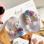 ピアス　いびつ　ライトパープル　レジン　レジンアクセ　レジンアクセサリー　レジンピアス　ドライフラワーピアス　ドライフラワーアクセ　いびつピアス　アシンメトリー