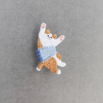 猫の刺繍ブローチ  バンザイ寝・干支腹巻き(辰)    Embroidery brooch  Cat