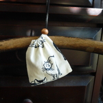 和風猫柄の御守袋みたいな小さな巾着袋