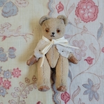 古びたクマのぬいぐるみ　水曜日な子
