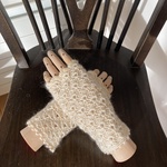 「再販」シルクモヘアの指なし手袋