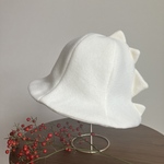 【秋冬ベビーキッズ帽子　ふんわり真っ白な恐竜のチューリップハット】保育園　幼稚園