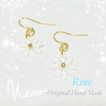 【SALE】刺繍糸の白いお花のピアス/イヤリング