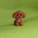 トイプードル 濃いレッド ストラップ 羊毛フェルト