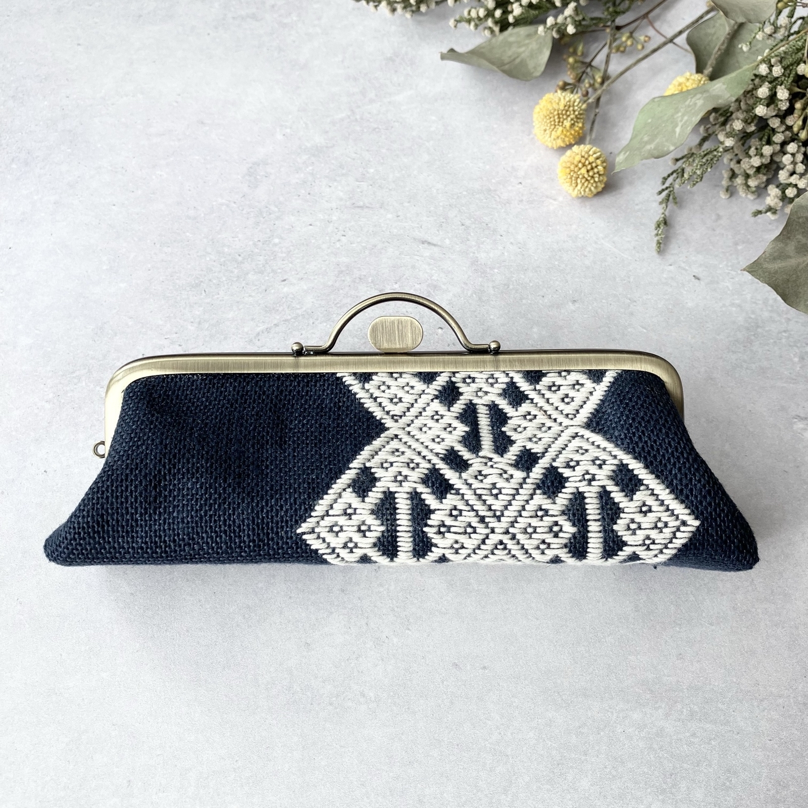 しーな　＊手刺繍ペンケースと大きめポーチ＊ハンドメイド ペンケース ペンギン親子 ポーチ ハンドメイド 手刺繍 ベトナム