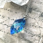 青の魔法鉱石のネックレス(レジンアクセサリー)