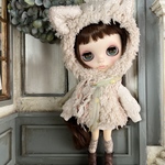 2354 ブライスさんのベージュ猫になれるワンピースコーデ　Blythe ブライス アウトフィット 洋服　ドールハウス  ミニチュア