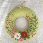 羊毛と刺繍のお正月リース1