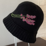 🌟世界でひとつの手刺繍🌟冬のはじまり🌟ニット🌟帽子🌟カジュアル🌟深型デザイン🌟コンパクト帽🌟お小顔見え🌟