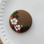ビーズ刺繍くるみボタン（ヘアゴム/ブローチ）