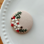 ビーズ刺繍くるみボタン（ヘアゴム/ブローチ）