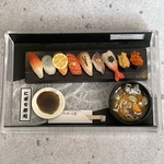 にぎり寿司9貫、あら汁のセット