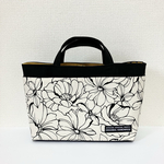 自立するバッグインバッグ✴︎monotone flower