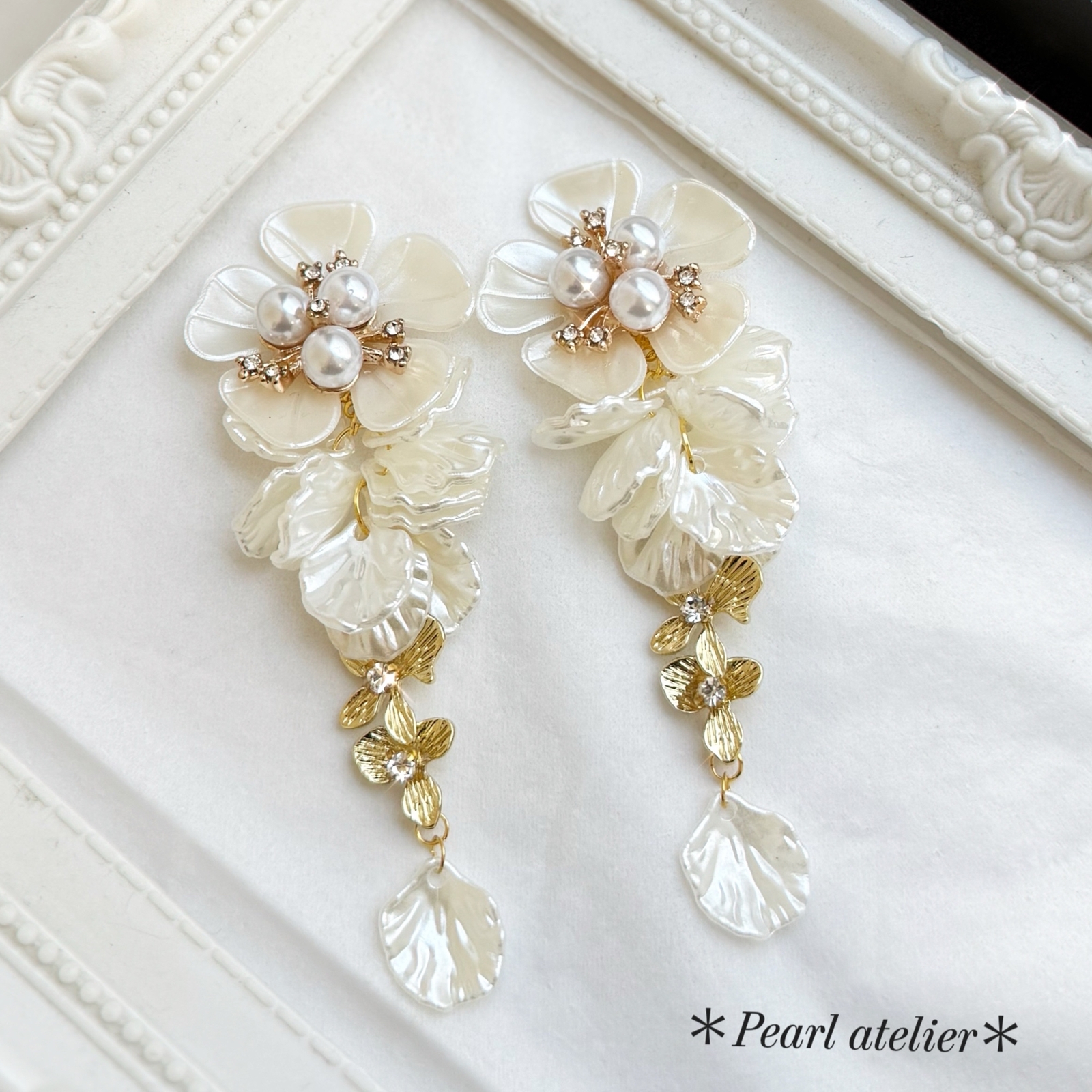 大ぶりパールホワイトフラワー×gold flower✨ボリュームピアス 