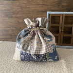 表情豊かなパッチワークきんちゃく