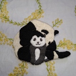 楓浜を抱きしめる良浜♡パンダ刺繍ブローチ