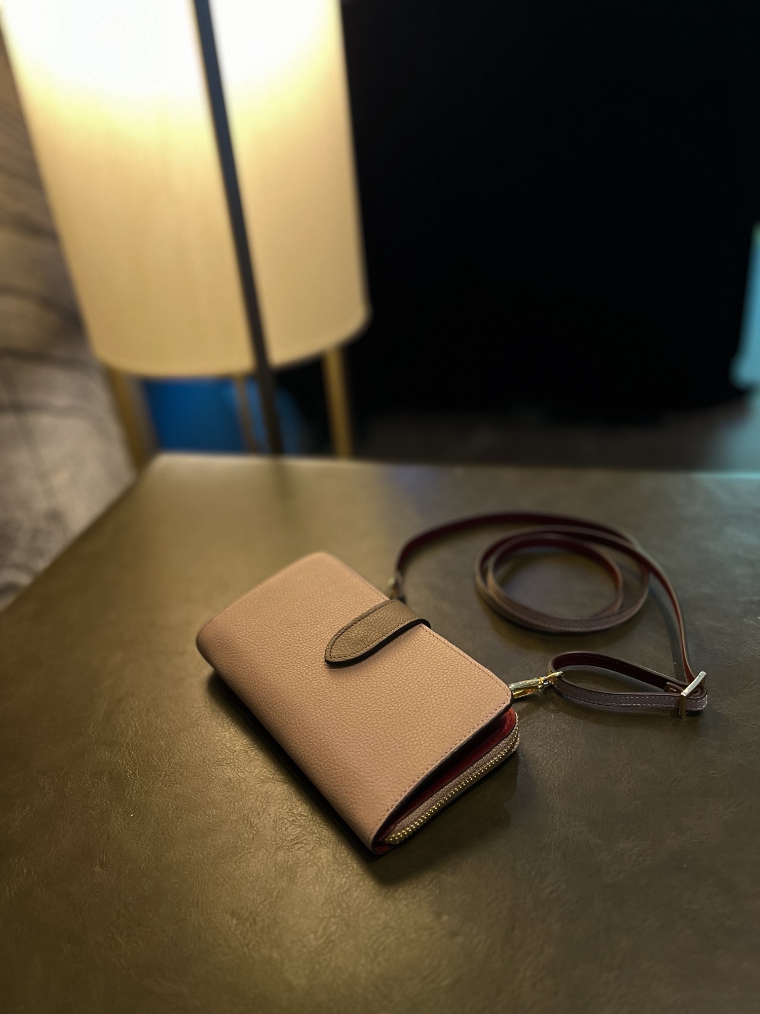 本革 　超軽量２６０グラム　お財布ショルダー　スマホショルダー　バイカラーL字型財布　お財布ポシェット　長財布　ベージュ+エトープ+ワインレッド