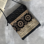 3種のインド刺繍を施したハートキルティングサコッシュ