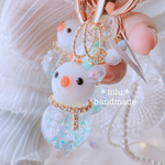 【ꫛꫀꪝ✧‧˚】煌めく雪だるまちゃんキーホルダー　ハンドメイドレジン　キーホルダー　ハンドメイドキーホルダー　シャカシャカキーホルダー　シャカシャカ　シェイカー　クリスマス　ギフト　雪だるま