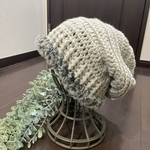 ☆ファー付き たっぷりゆったり 後ろに垂れるニット帽☆ホワイトグレー