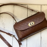 kuminsuky様専用＊レザーお財布ポシェットMサイズ＊キルト型押しブラウン