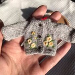 オビツ11 ニットカーディガン 刺繍 ねんどろいどどーる ドール衣装 1/12サイズ ドール服 ob11