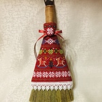 こぎん刺し　クリスマスツリーのカバー付きミニほうき〈レッド〉