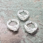 【30個】貼り付け用丸皿付き子供用プラスチック指輪 透明 クリア アクリルリング