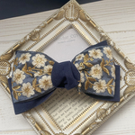 刺繍リボン 「インド刺繍×スエードリボン・くすみブルー(小花)×ネイビー」バレッタ ヘアクリップ ポニーフック ヘアゴム インド刺繍リボン