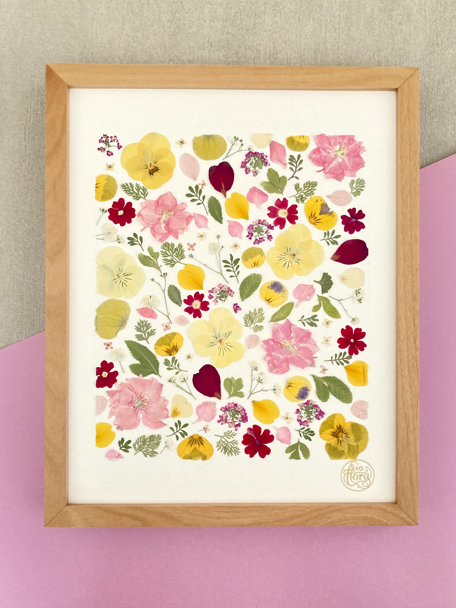 すみれ ビオラ 優しい色の押し花アート ピンク黄色 手作りの押花アート