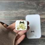 かぎ針編みのねこ「にぼし」　meganehankoの消しゴムはんこ