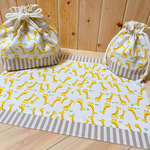 再販①受注作製✂️送料無料🦒お弁当袋　コップ袋　ランチョンマット　お弁当巾着　＊お弁当セット　ランチセット＊動物　アニマル　キリン