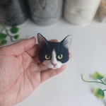 羊毛フェルトで出来たぶち猫さんのブローチ