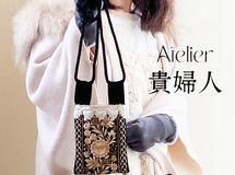 ゴールドフラワーのスマホショルダー♥︎スマホポーチ♥︎スマホポシェット♥︎