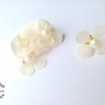 白紫陽花のイヤーカフ  ピアスorイヤリング付き