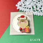 xmas限定🎄サンタ白たぬきさんのブローチ