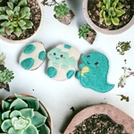 恐竜の刺繍ブローチ