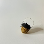どんぐりのカゴ