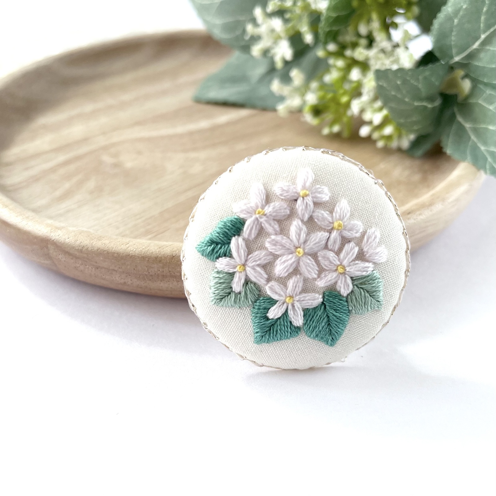 立体刺繍】ひまわりのビッグスマイルブローチ（ミックス