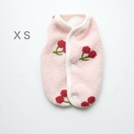 [犬服] ＸＳサイズ 完成品 チワワ　　　　　　　　　　さくらんぼ柄 刺繍 ボアフリースニット パイピングベスト 背中開き