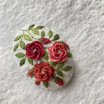 【再販×3】コットンリネンと刺繍のバラの立体刺繍のヘアゴム orブローチ　ブラック