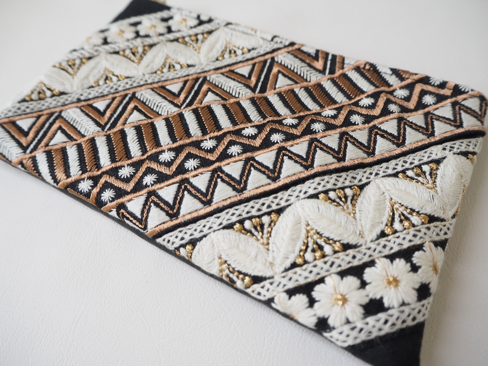 インド刺繍リボンのフラットポーチ(S) - Kano | minne byGMOペパボ