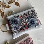 new✨インド刺繍リボンカラビナポーチ ブルー💙小物入れ フェイクレザー　クリスマスプレゼント 贈り物に♡