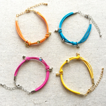 viva verano*フェイクスエード チャームブレスレット（Pink/Orange/Blue/Yellow）