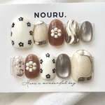 キャラメルクリームナッツ 🥜🌼🥥  サイズオーダーネイルチップ/チビ爪/短爪/ベリーショート/マグネット/フラワー/砂ジェル/ゴールド/ブラウンネイル/普段使い/お洒落