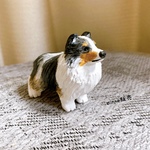 シェルティ　ブルーマール　立ち姿　犬　ミニチュア　フィギュア　置物　オブジェ