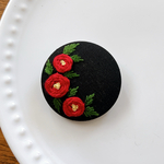 刺繍くるみボタン（ヘアゴム/ブローチ）