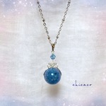 ブルークラック水晶 withSWAROVSKIのペンダントネックレス