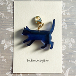 【受注生産】黒猫のチャーム／猫　ネコ　ねこ　チャーム　キーホルダー　紺　黒　青　黒猫　黒ネコ　ストラップ