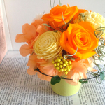 ☸母の日に。華やかなオレンジローズがメインのアレンジ　Chantal(シャンタル)  花母の日プレゼントプリザーブドフラワー お誕生日お祝い 結婚祝 退職祝い ウェディング ビタミンカラー